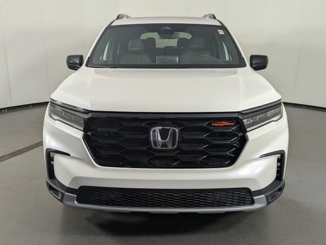 Used 2025 Honda Pilot TrailSport image 3