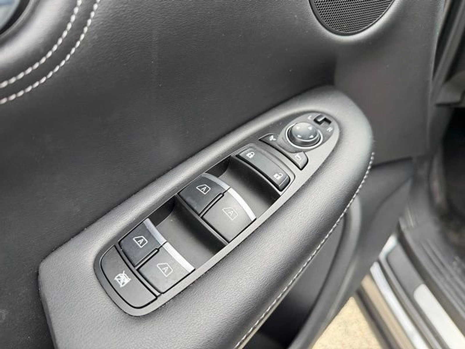 Certified 2023 INFINITI QX55 Luxe w/ Cargo Package image 11