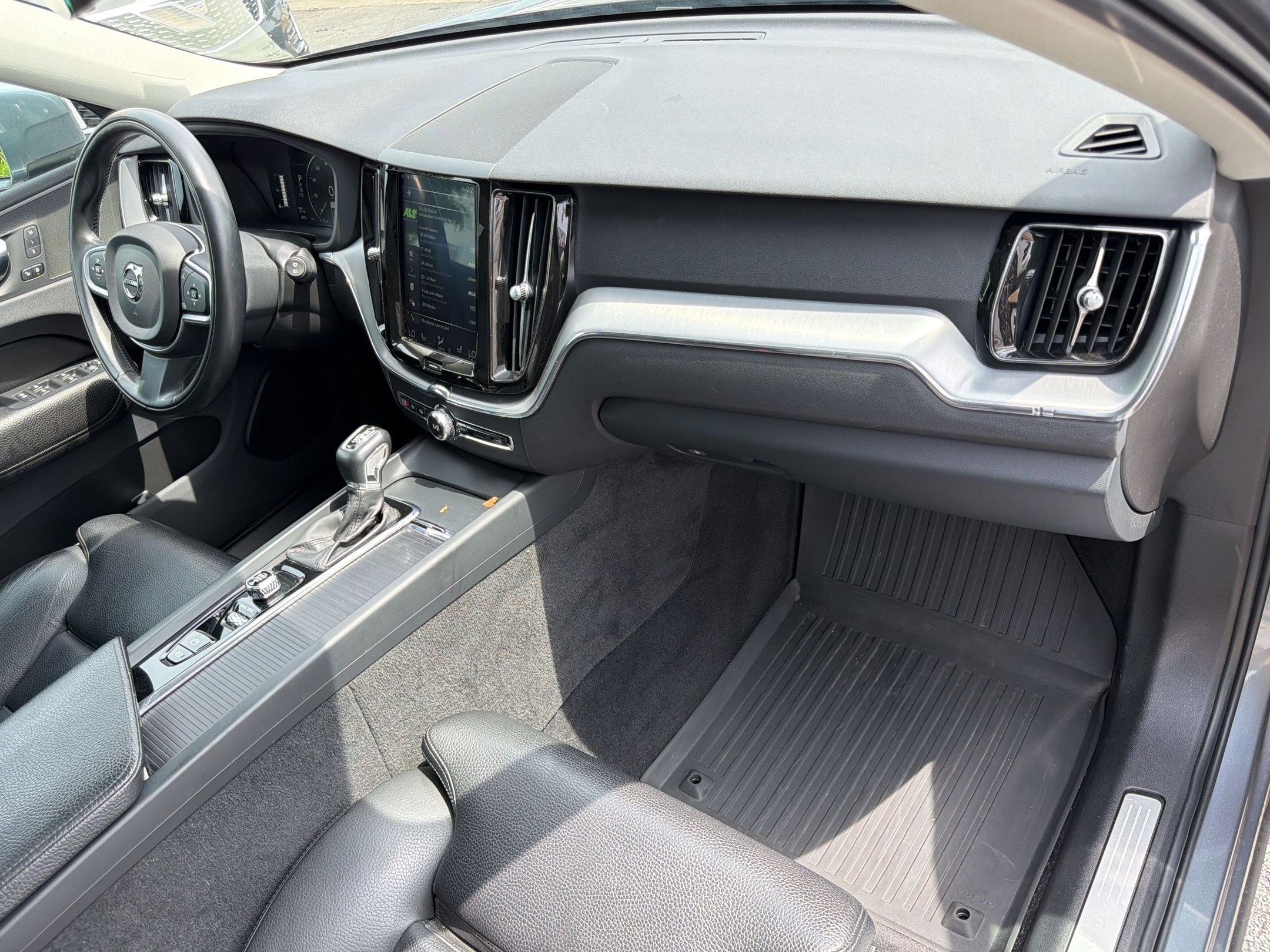 Used 2019 Volvo XC60 T5 Momentum w/ Premium Package FWD image 28