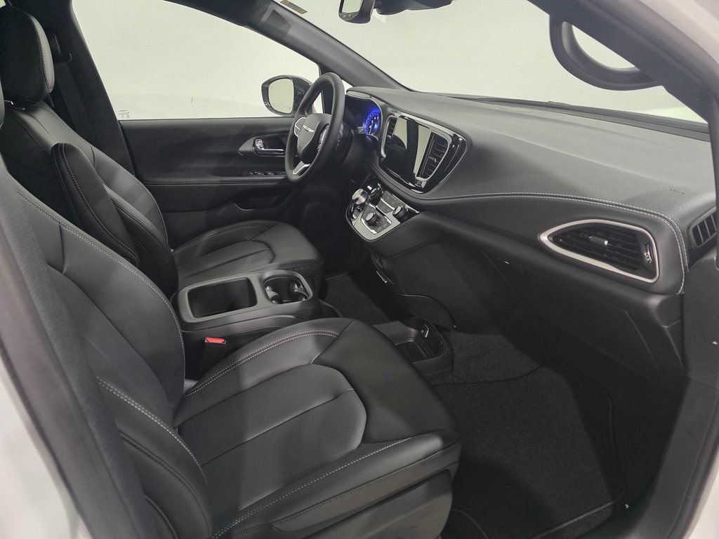 New 2026 Chrysler Pacifica Select FWD image 25