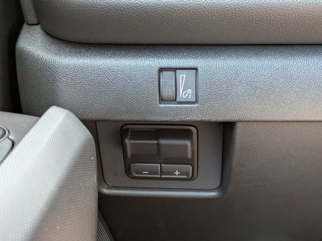 Used 2025 Chevrolet Colorado LT w/ LT Convenience Package image 27