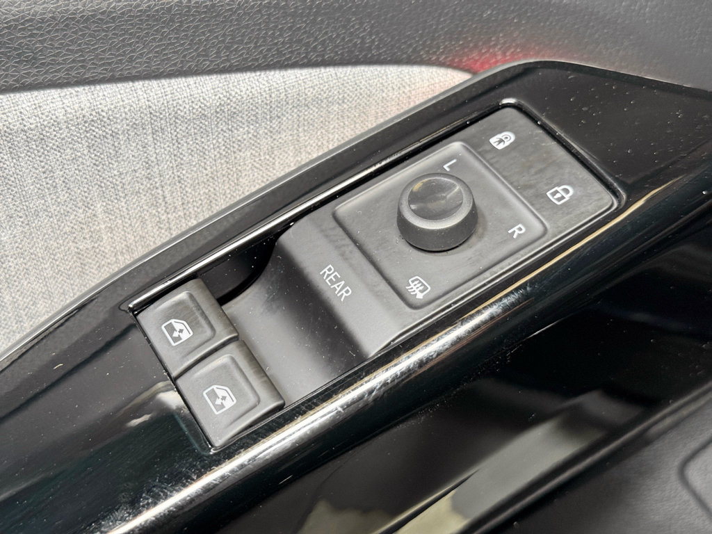 Used 2023 Volkswagen ID.4 Pro AWD/4WD image 7