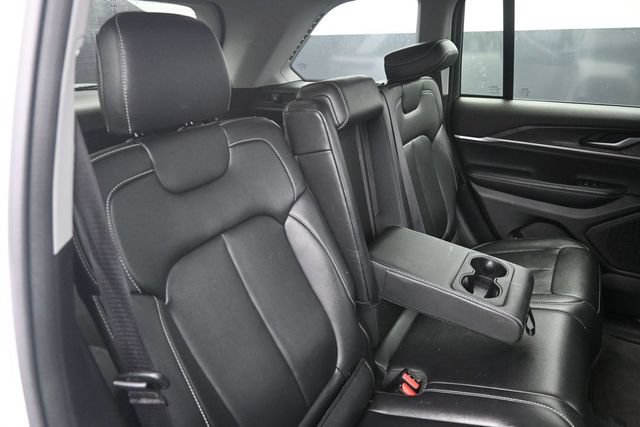 Used 2023 Jeep Grand Cherokee Limited w/ Black Appearance Package AWD/4WD image 50