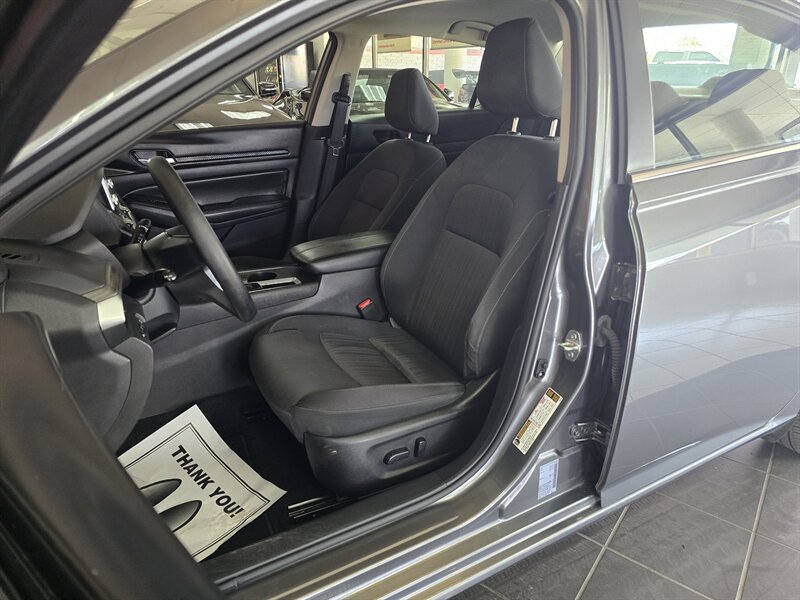 Used 2025 Nissan Altima 2.5 SV FWD image 9