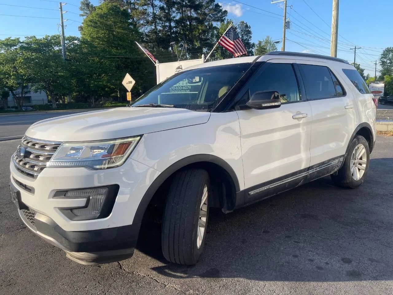 Used 2017 Ford Explorer XLT w/ Equipment Group 201A FWD image 4