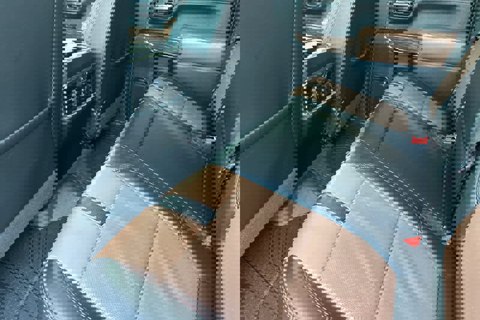 Used 2020 Chevrolet Silverado 2500 High Country image 4