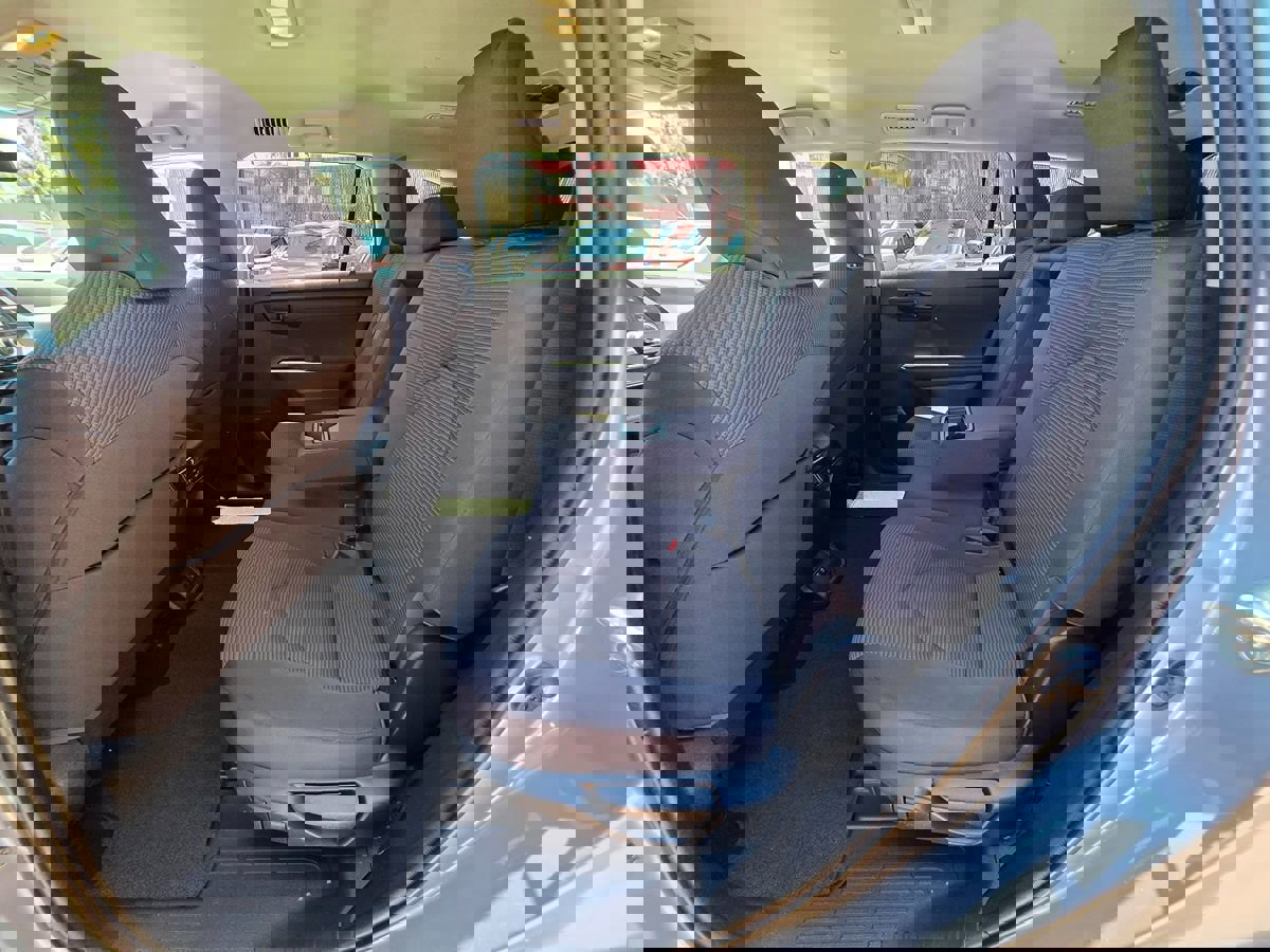 Used 2021 Toyota Highlander LE image 28