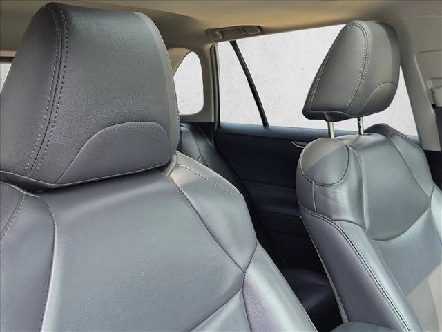 Used 2021 Toyota RAV4 XLE w/ Convenience Package FWD image 19