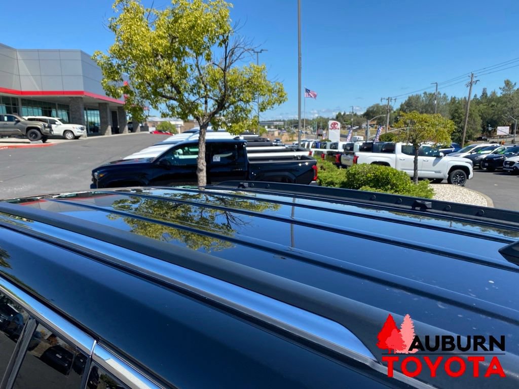 Used 2023 Jeep Grand Cherokee Laredo w/ Luxury Tech Group I AWD/4WD image 11
