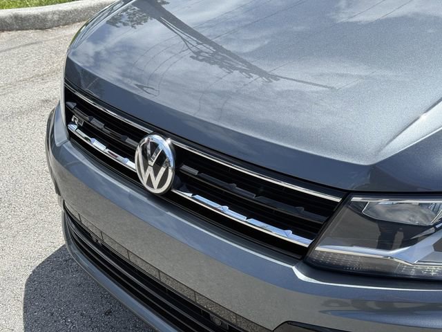Used 2021 Volkswagen Tiguan SE R-Line FWD image 6