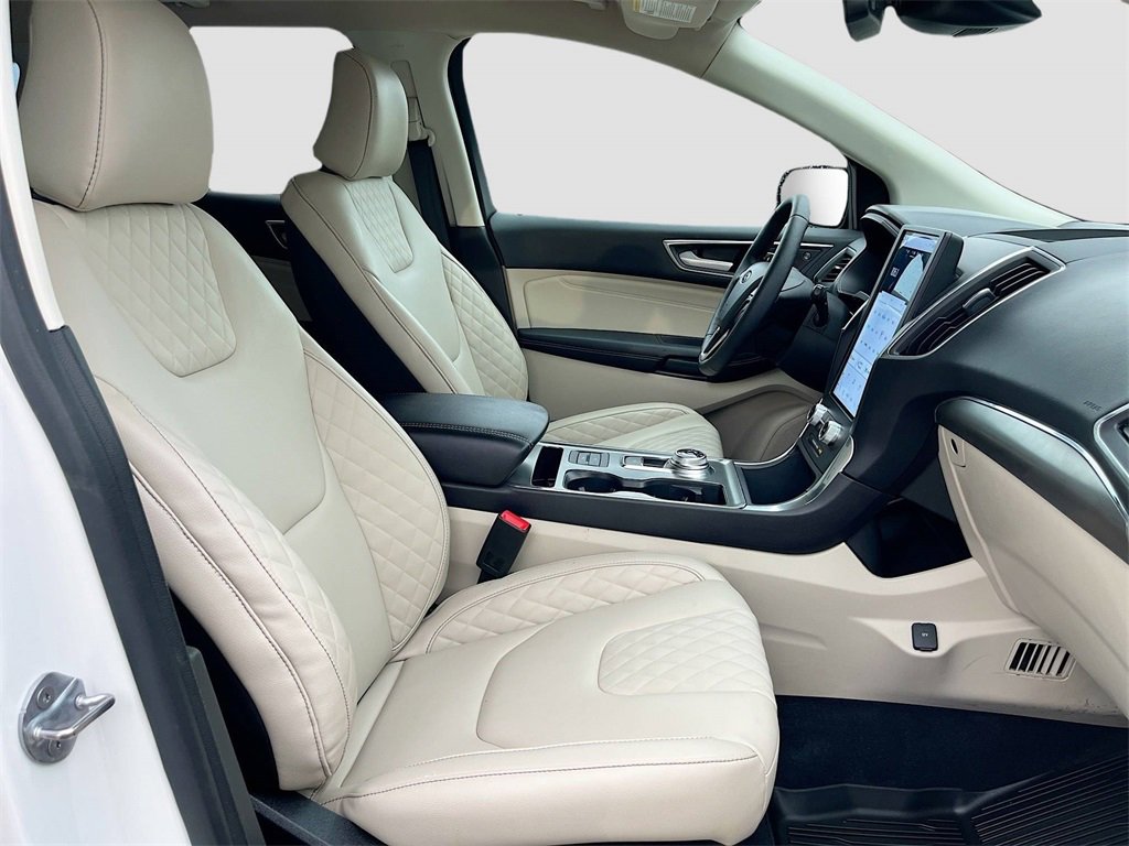 Used 2024 Ford Edge Titanium image 28