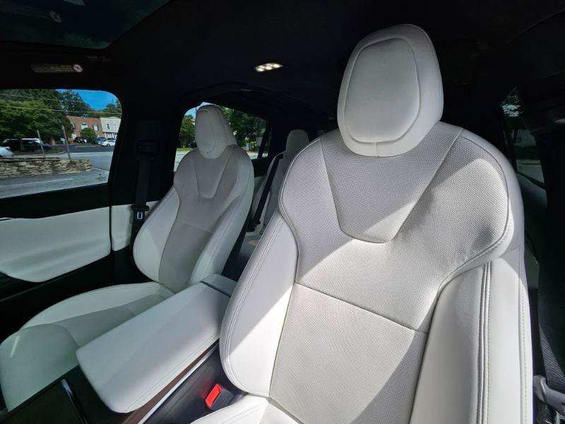 Used 2022 Tesla Model X AWD/4WD image 38