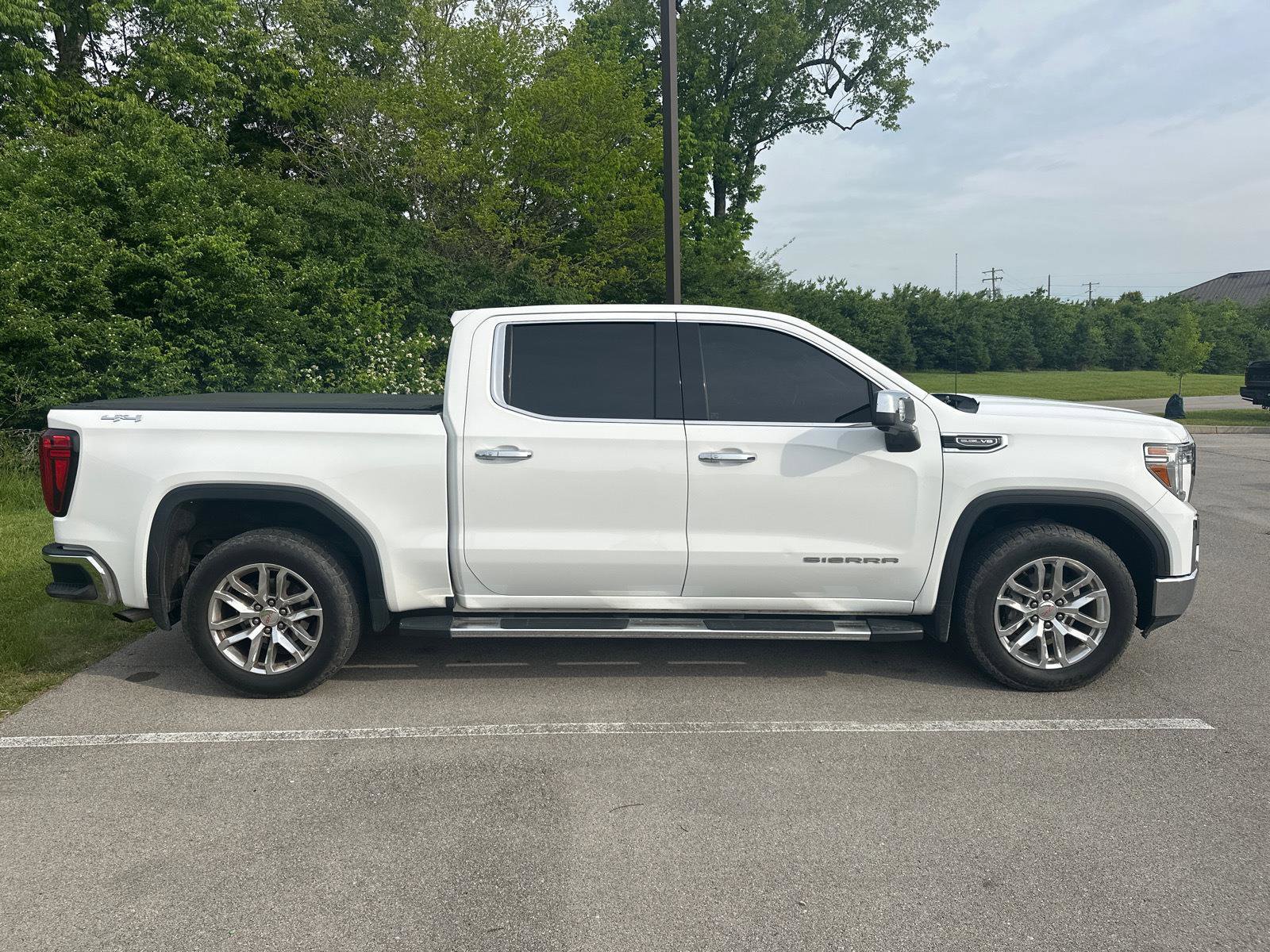 Used 2020 GMC Sierra 1500 SLT w/ SLT Premium Package AWD/4WD image 3