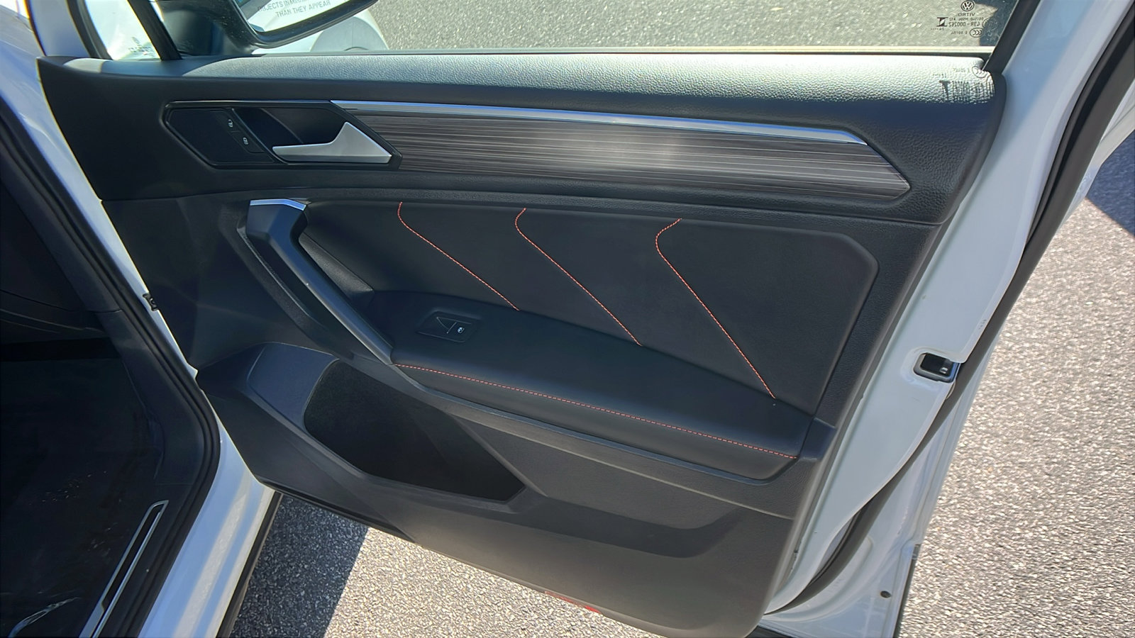 Used 2024 Volkswagen Tiguan SE image 18
