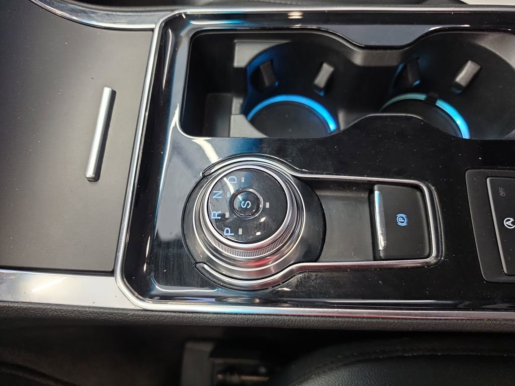 Used 2020 Ford Edge Titanium image 26