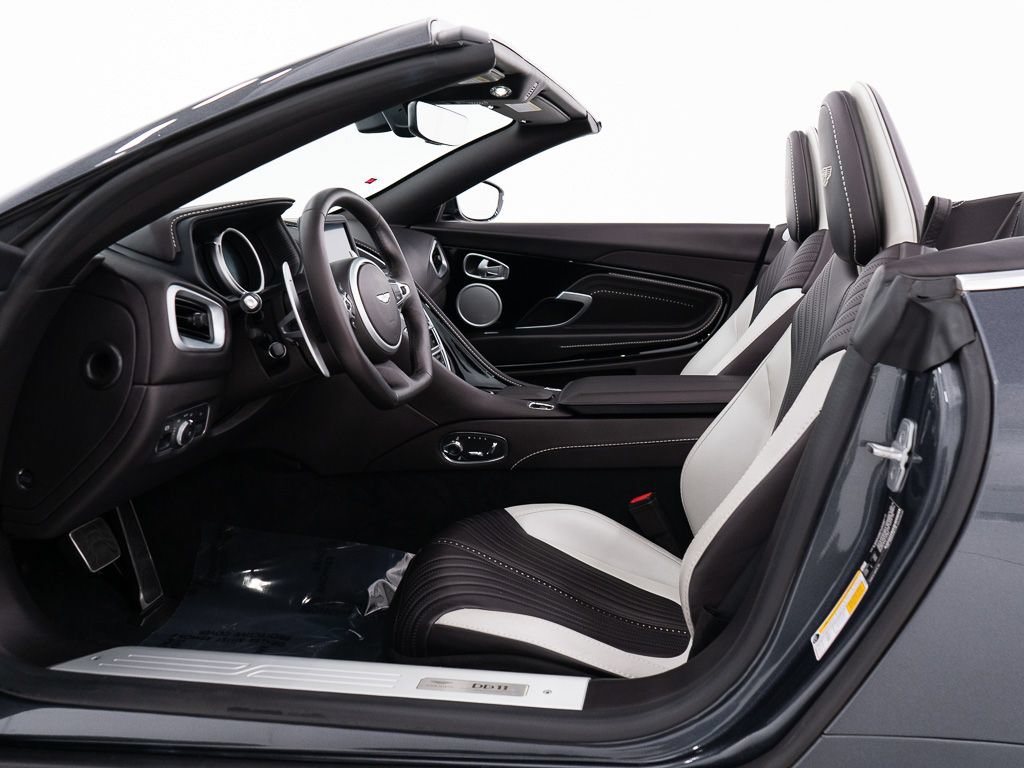 Used 2023 Aston Martin DB11 Volante RWD image 23