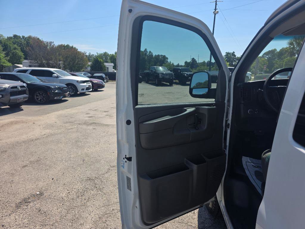 Used 2014 Chevrolet Express 2500 RWD image 6