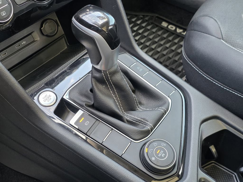 Used 2024 Volkswagen Taos SEL image 15