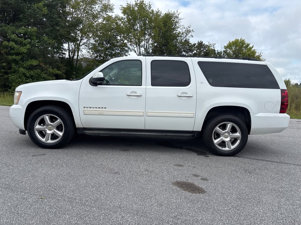 Used 2011 Chevrolet Suburban LT w/ Luxury Package AWD/4WD image 2