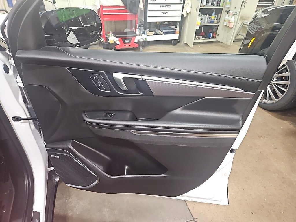 Certified 2025 Buick Enclave Sport Touring image 31