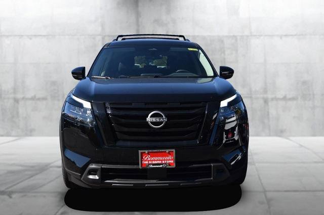 New 2025 Nissan Pathfinder SV w/ Black Appearance Package image 4