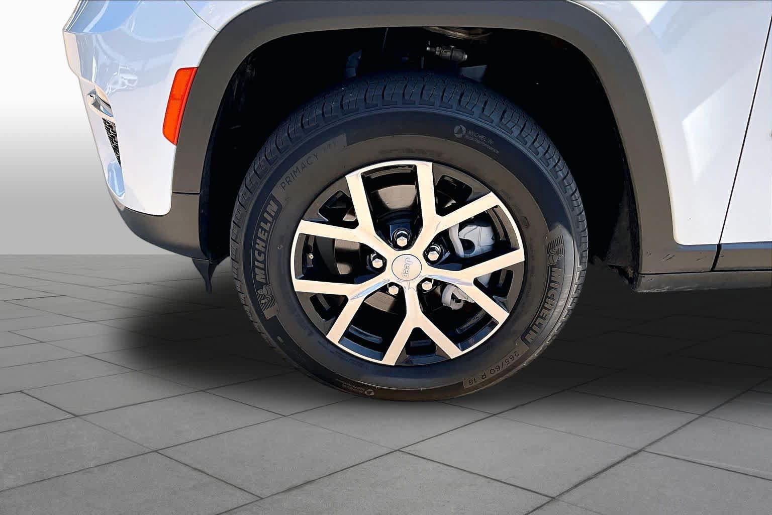 Used 2024 Jeep Grand Cherokee Limited w/ Trailer Tow Package AWD/4WD image 10