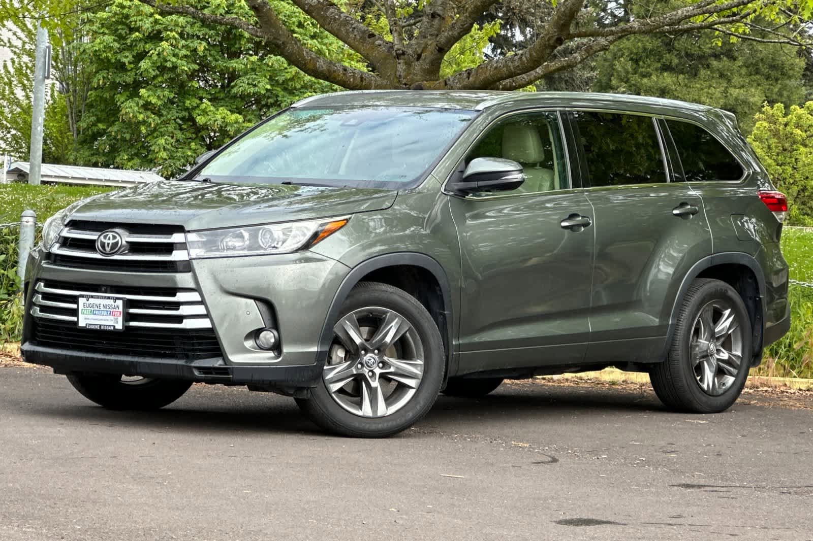 Used 2017 Toyota Highlander Limited Platinum AWD/4WD image 1