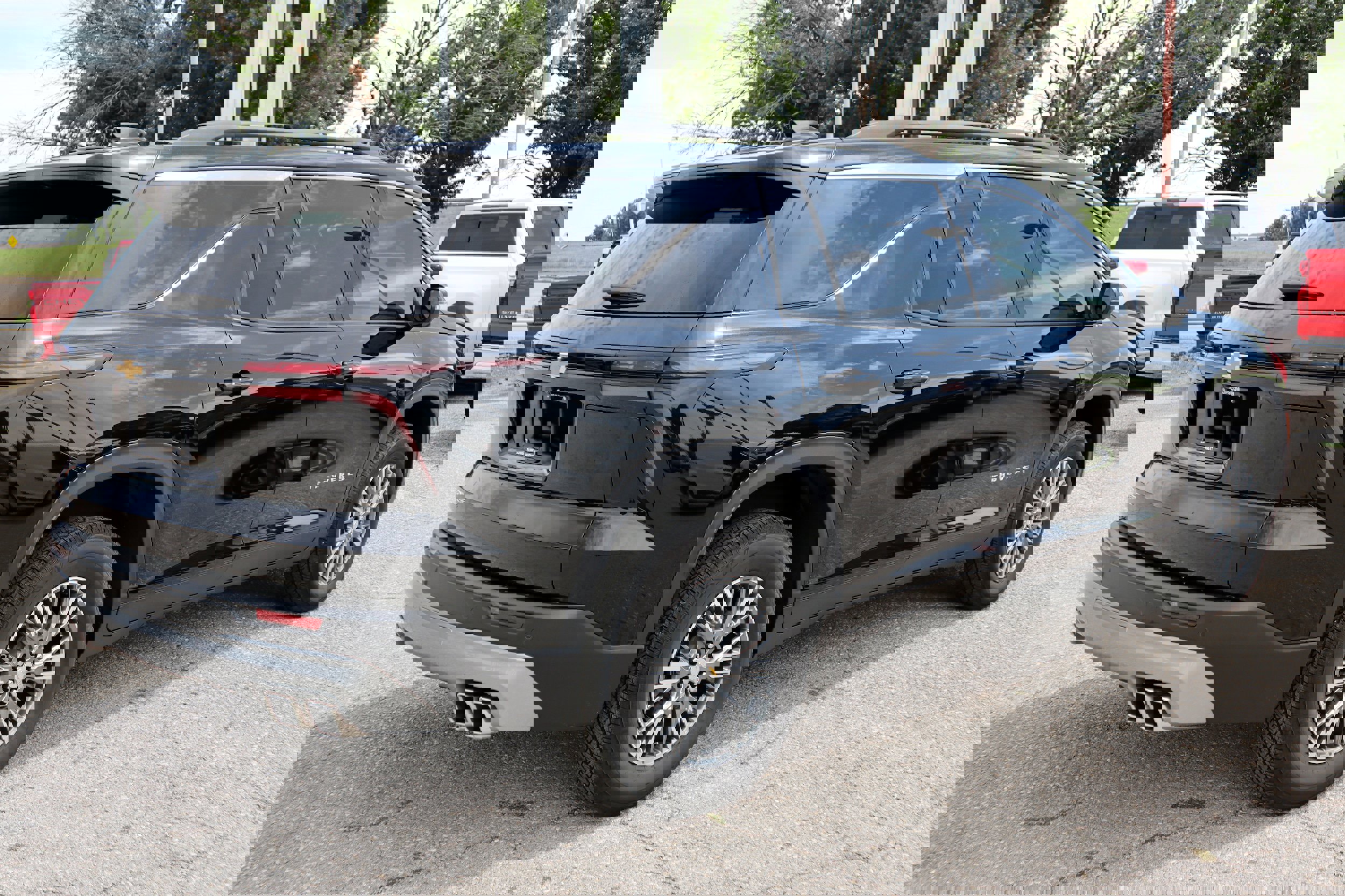 New 2025 Chevrolet Traverse LT w/ Driver Confidence Package image 4