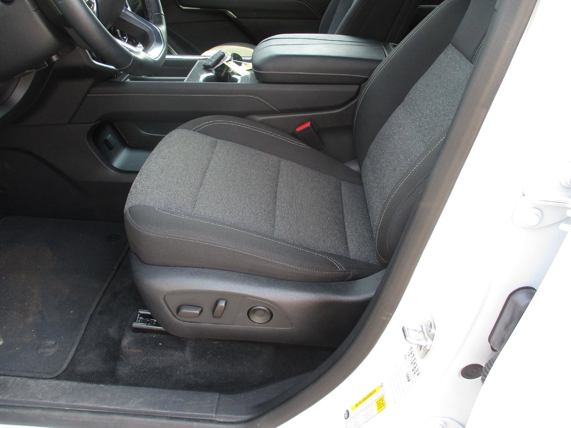 Used 2025 GMC Acadia Elevation image 10