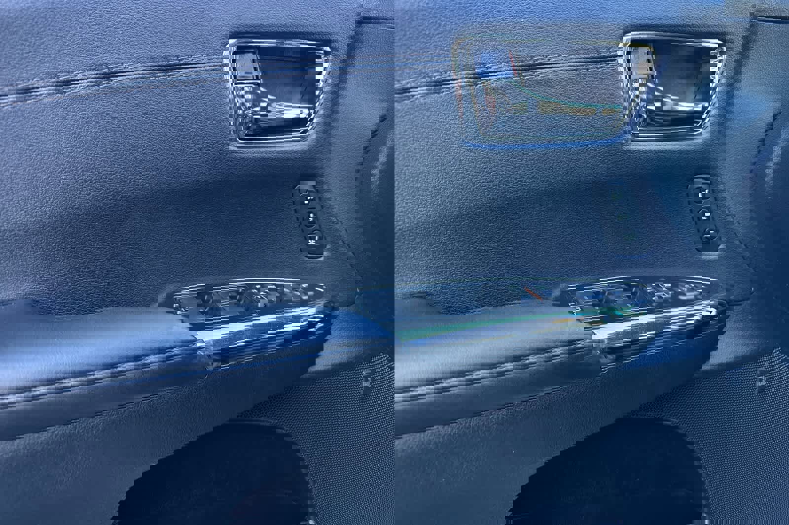 Used 2017 Toyota Avalon Limited image 12