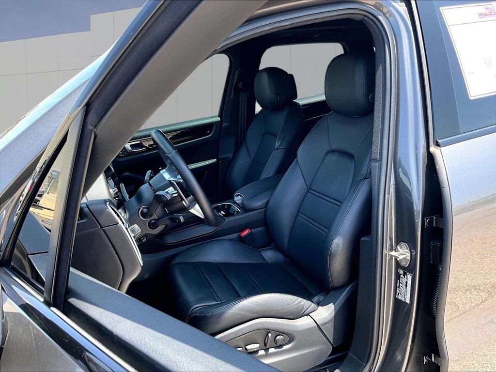 Certified 2023 Porsche Cayenne AWD/4WD image 5
