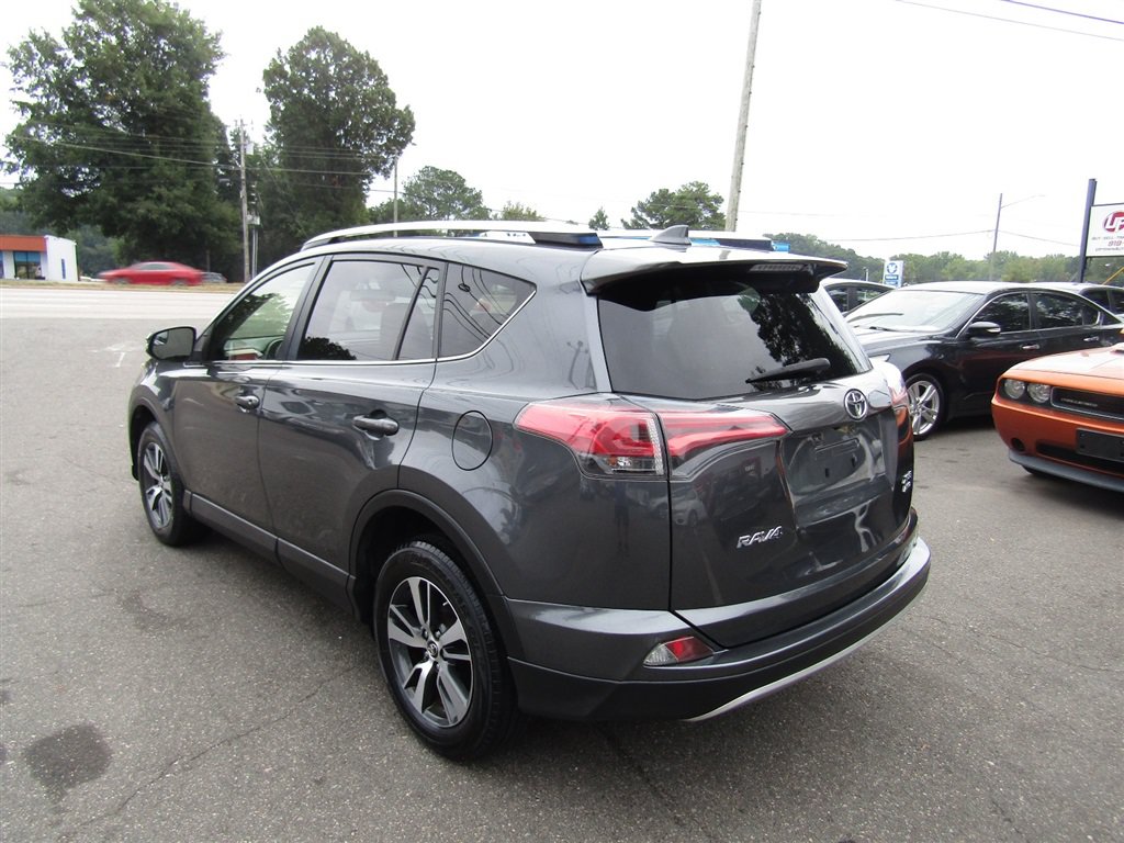 Used 2016 Toyota RAV4 XLE AWD/4WD image 5