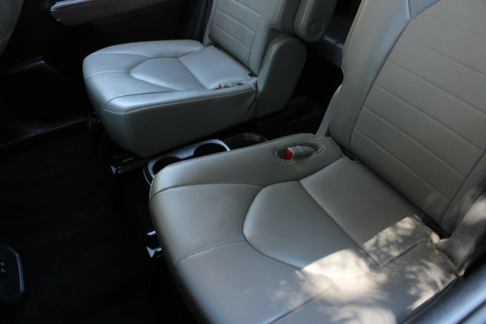 Used 2021 Toyota Highlander XLE AWD/4WD image 18