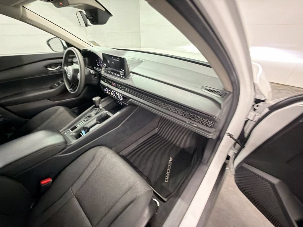 Certified 2025 Honda Accord LX image 27