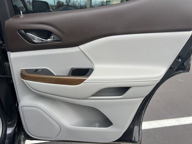 Used 2020 GMC Acadia SLE w/ Driver Convenience Package image 12