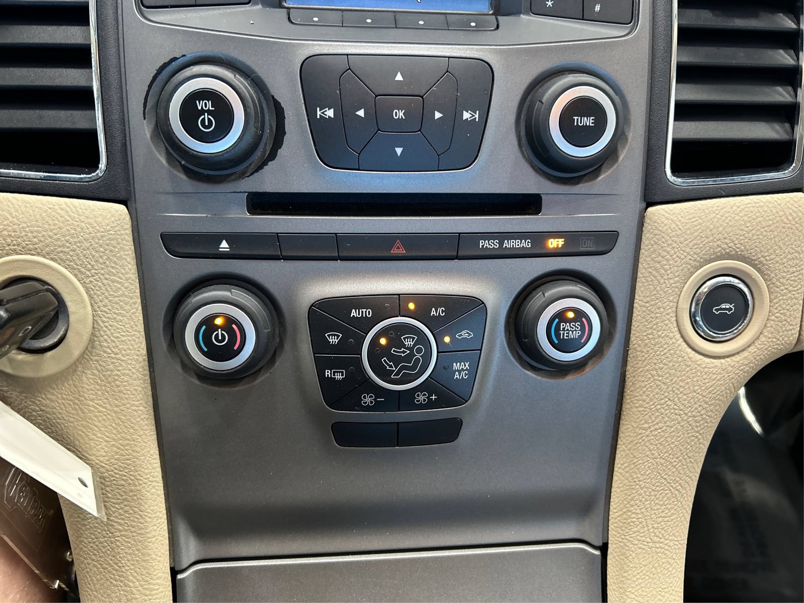 Used 2016 Ford Taurus SEL FWD image 25