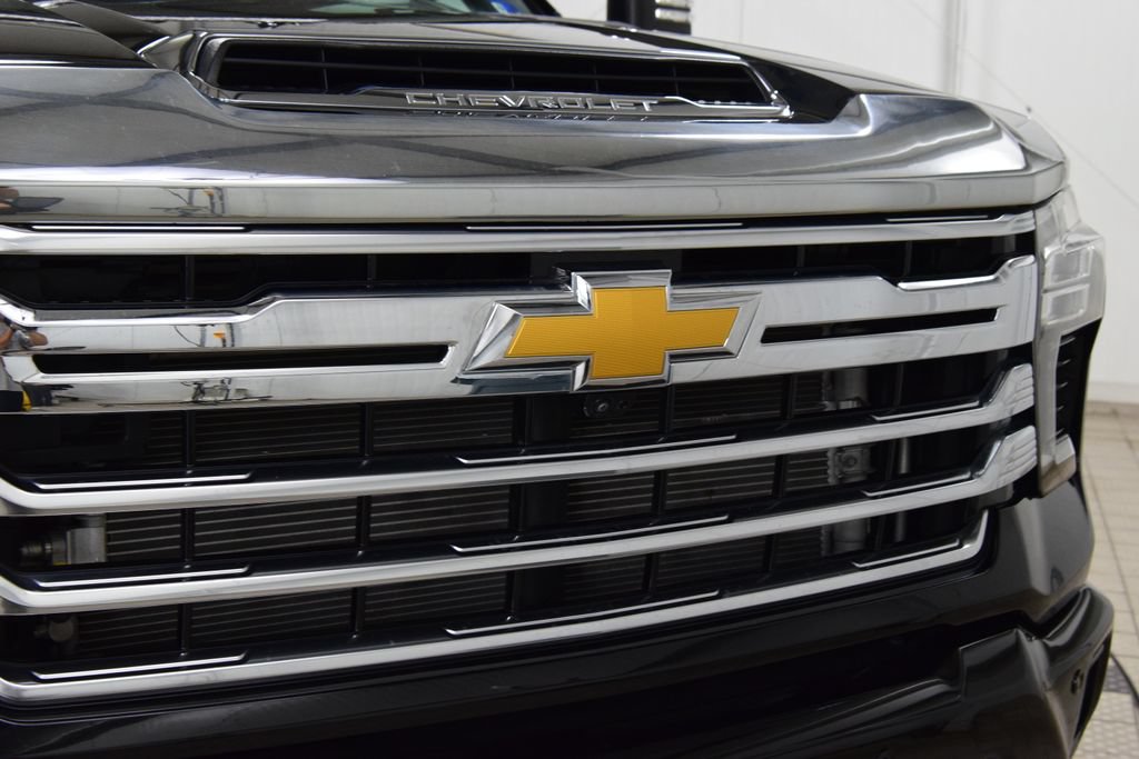 Used 2024 Chevrolet Silverado 2500 High Country w/ Technology Package AWD/4WD image 11