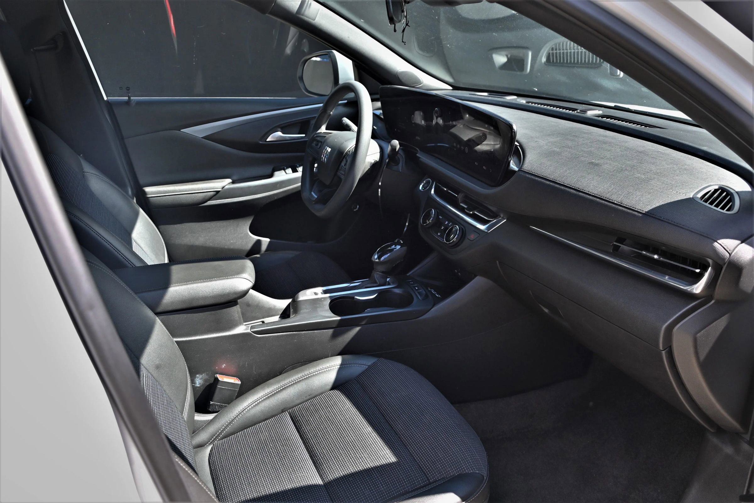 Used 2025 Buick Envista Preferred w/ Convenience II Package image 16
