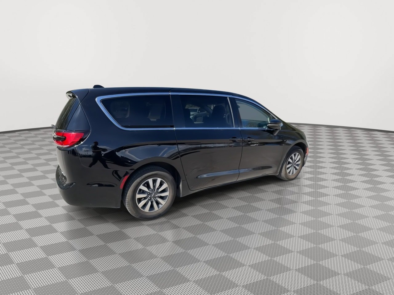 Used 2024 Chrysler Pacifica Limited FWD image 8