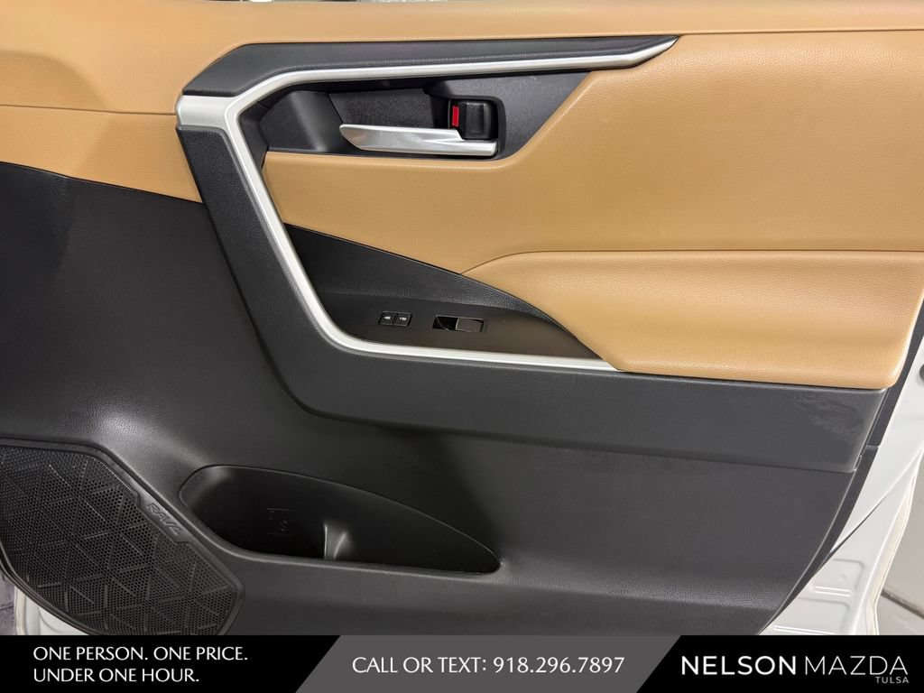 Used 2020 Toyota RAV4 XLE Premium FWD image 45