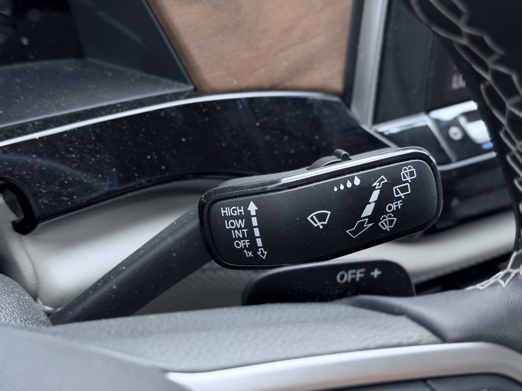 Used 2025 Volkswagen Atlas SE AWD/4WD image 34