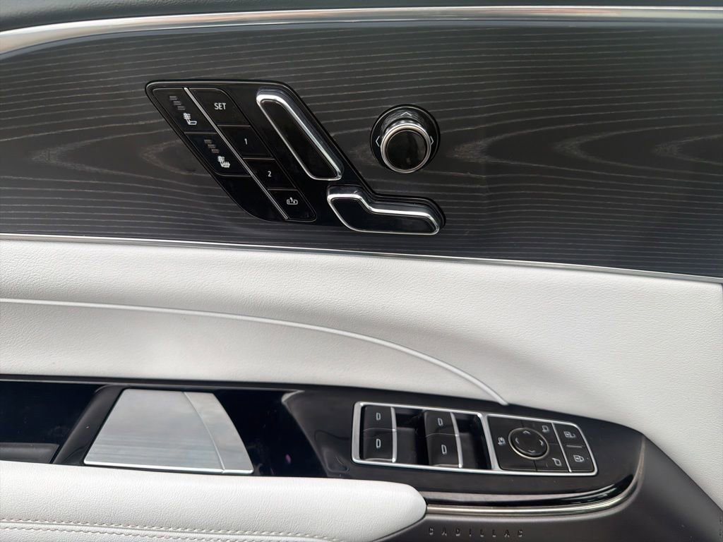 Used 2024 Cadillac Lyriq Luxury AWD/4WD image 10