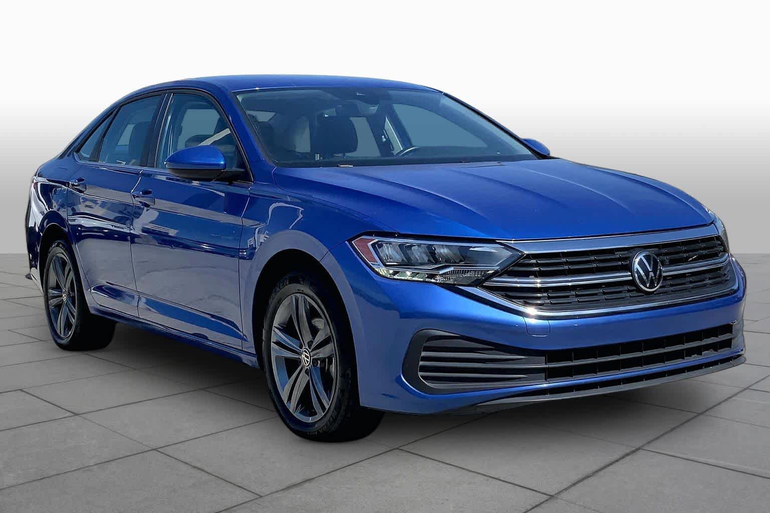 Used 2024 Volkswagen Jetta SE FWD image 3