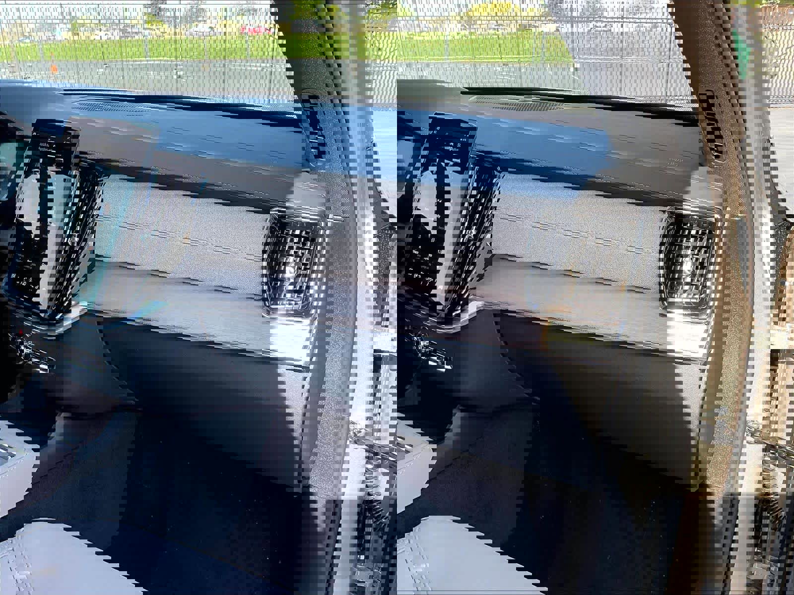 New 2026 Volvo XC90 T8 Plus w/ Protection Package Premier image 29