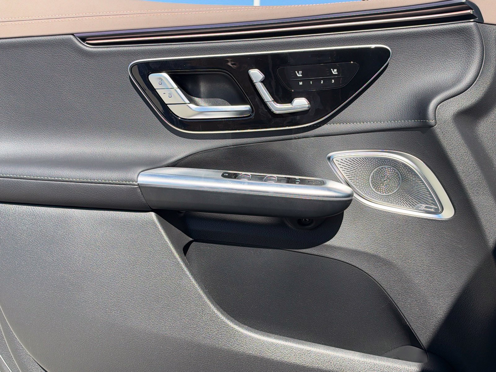 New 2027 Mercedes-Benz EQE 320 4MATIC SUV image 16