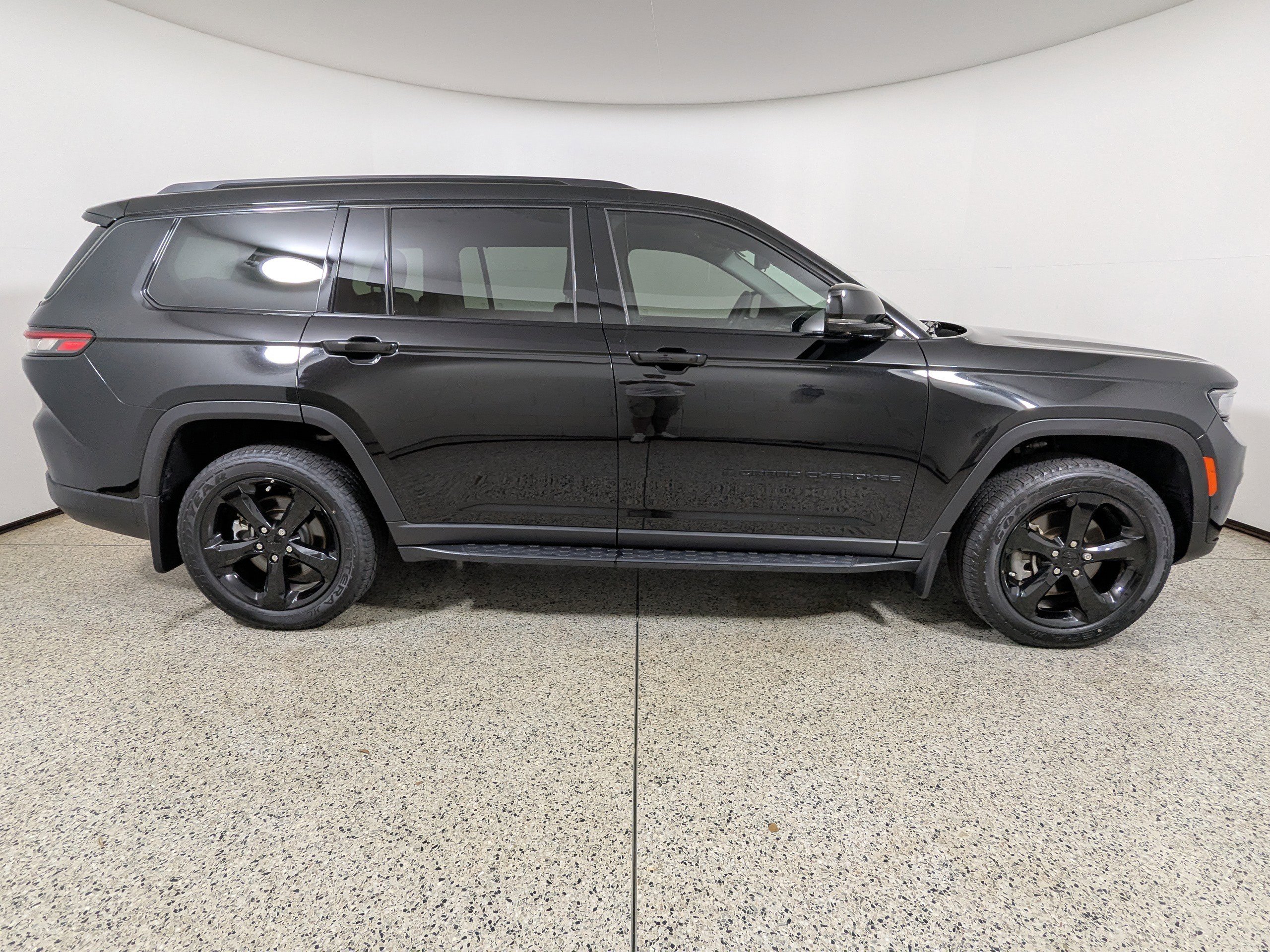 Used 2023 Jeep Grand Cherokee L Limited w/ Luxury Tech Group II AWD/4WD image 8
