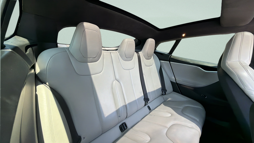 Used 2015 Tesla Model S 85D AWD/4WD image 31