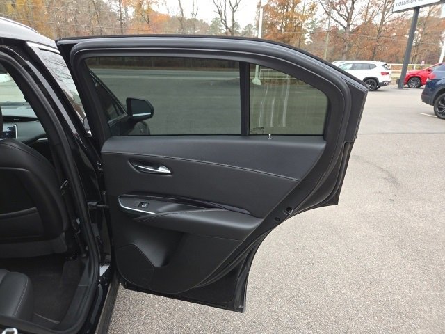 Used 2022 Cadillac XT4 Luxury w/ Cold Weather Package image 32