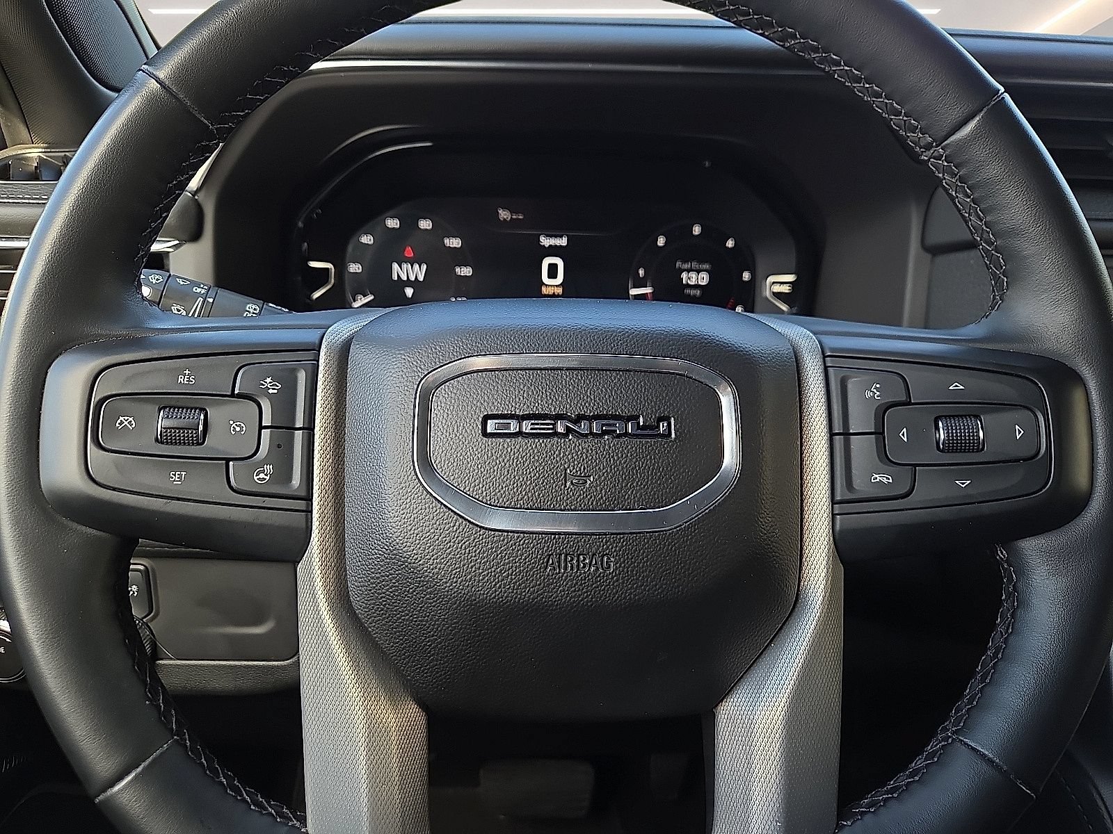 Used 2023 GMC Yukon Denali AWD/4WD image 24