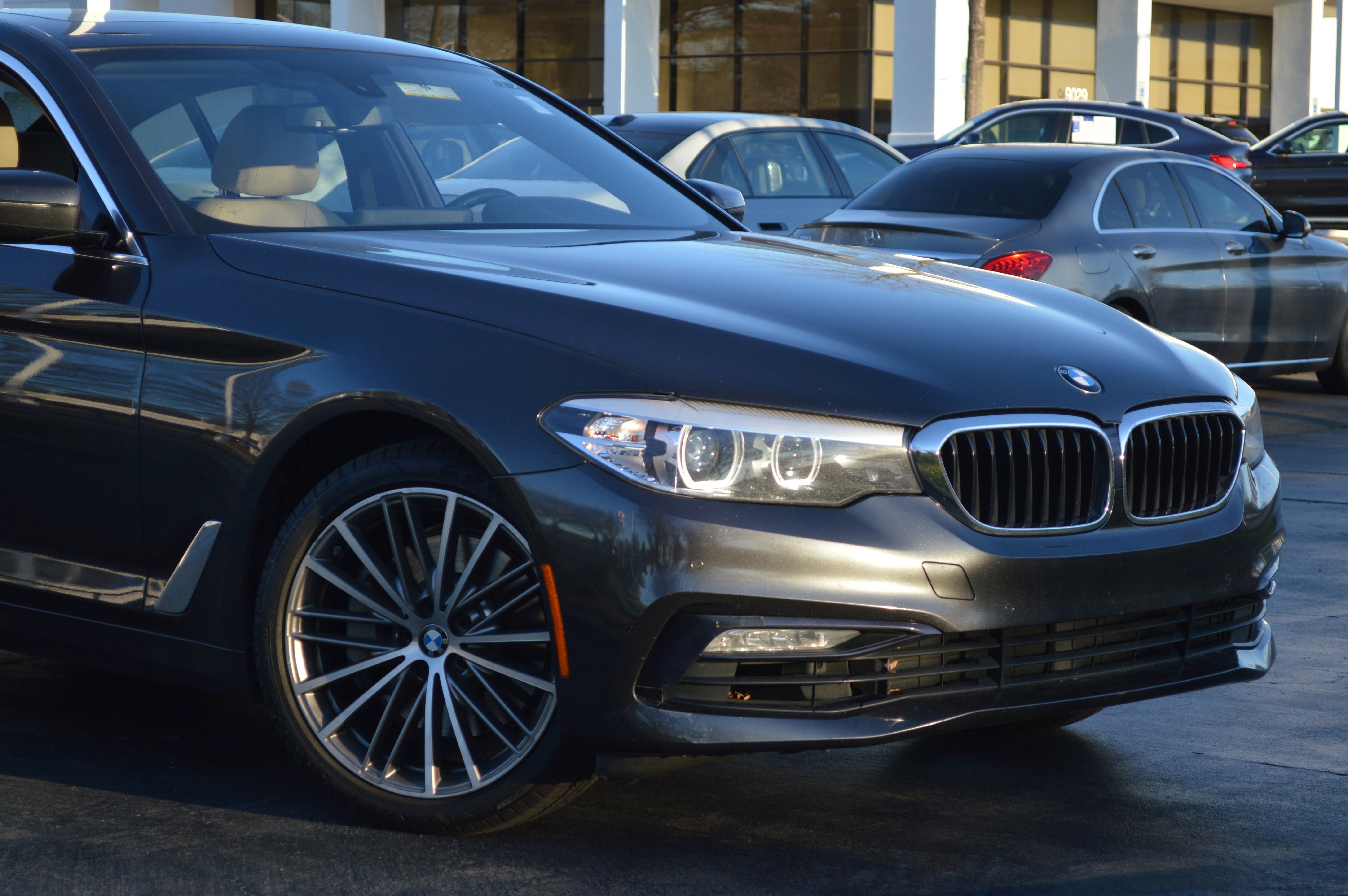 Used 2017 BMW 530i image 2